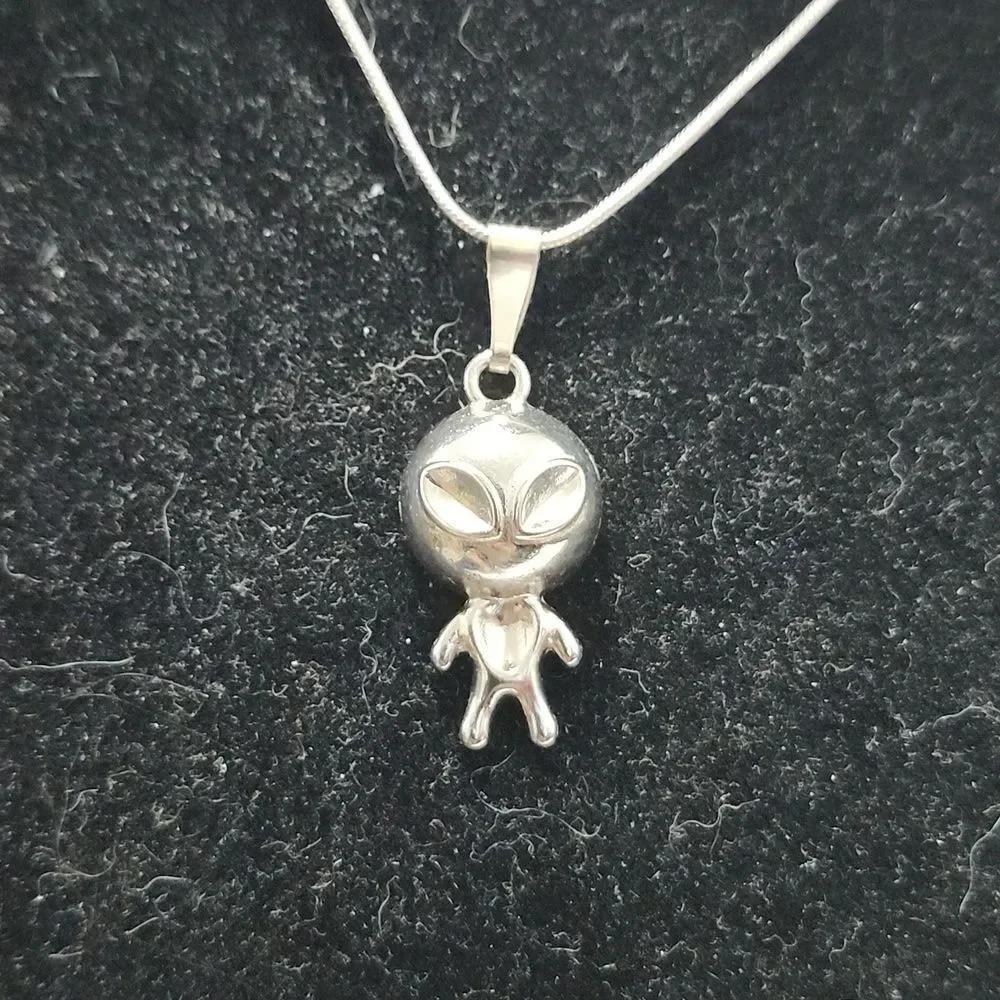 🦉Handcrafted Silver Alien Pendant Necklace - Picture 2 of 2